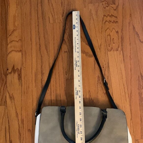 Merona Large tote/handbag tan and cream color & adjustable strap - Picture 5 of 10